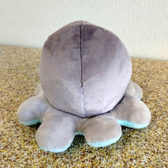 ∆TeeTurtle Reversible Plushies Black Gray Octopus Plushie Snowflake Cloud Fidget - Picture 5 of 17